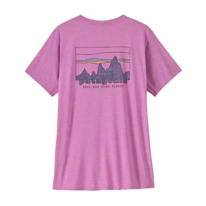En Vogue Tee-shirt graphique Femme Patagonia Capilene® Cool Daily – ’73 Skyline: Brisk Purple X-Dye